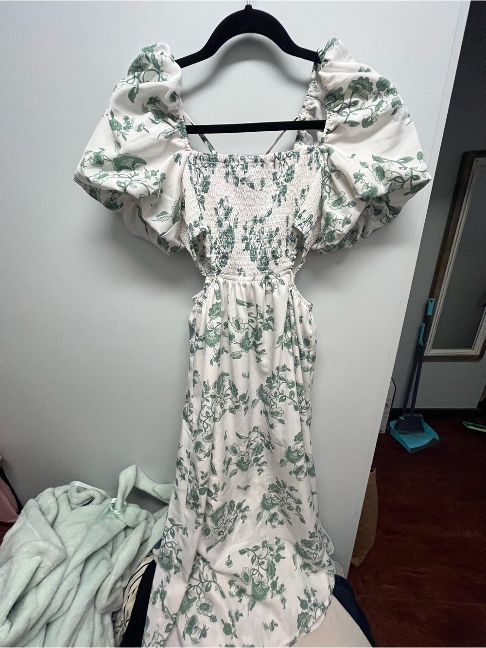 Green Floral Puff-Sleeve Cutout Midi Dress